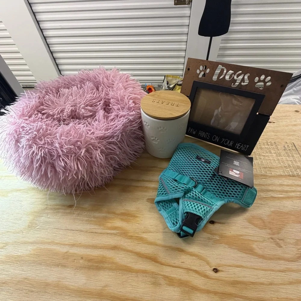 New Puppy Bundle – Small Dog Cozy Bed & Starter‎ Accessories